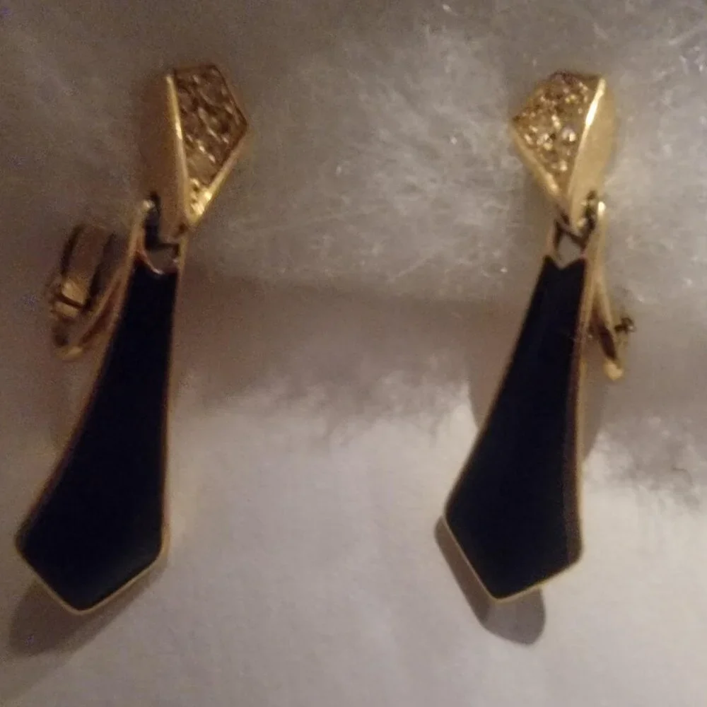 Crown Trifari beautiful vintage
